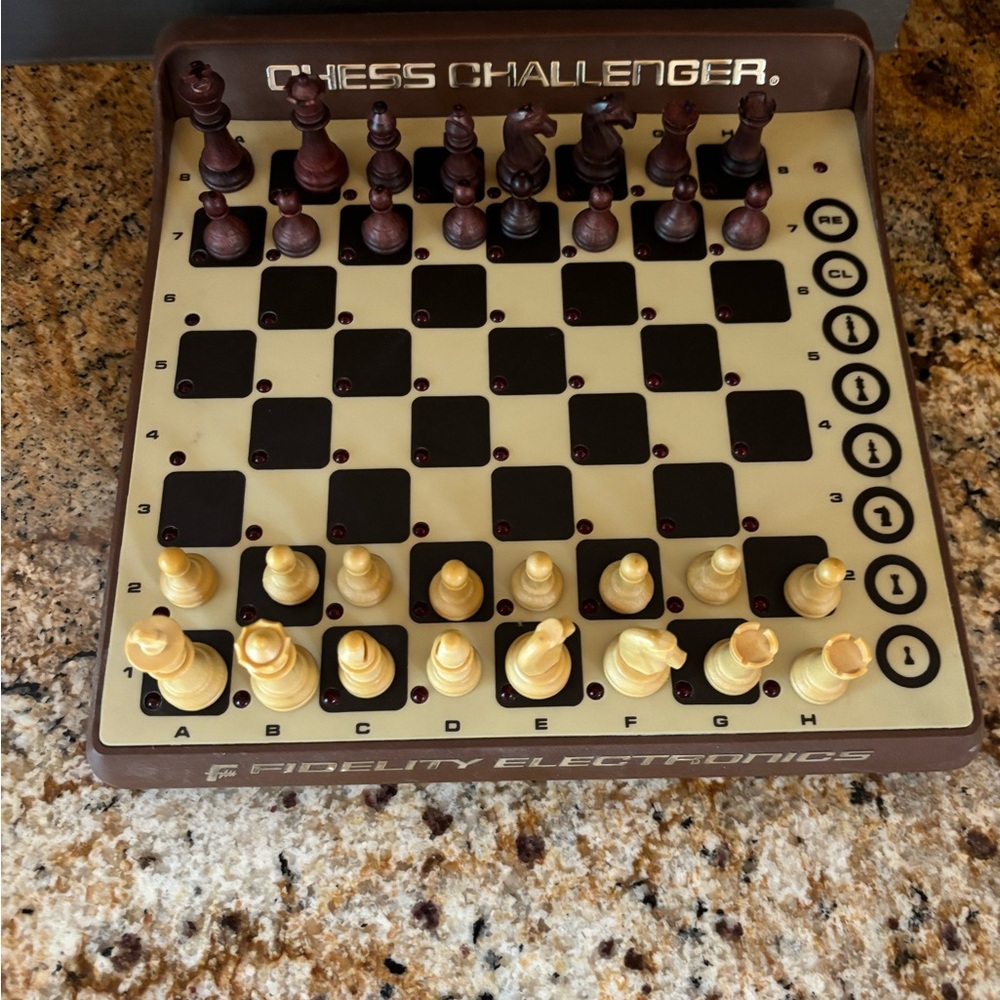 Fidelity Electronics Chess Challenger preowned game